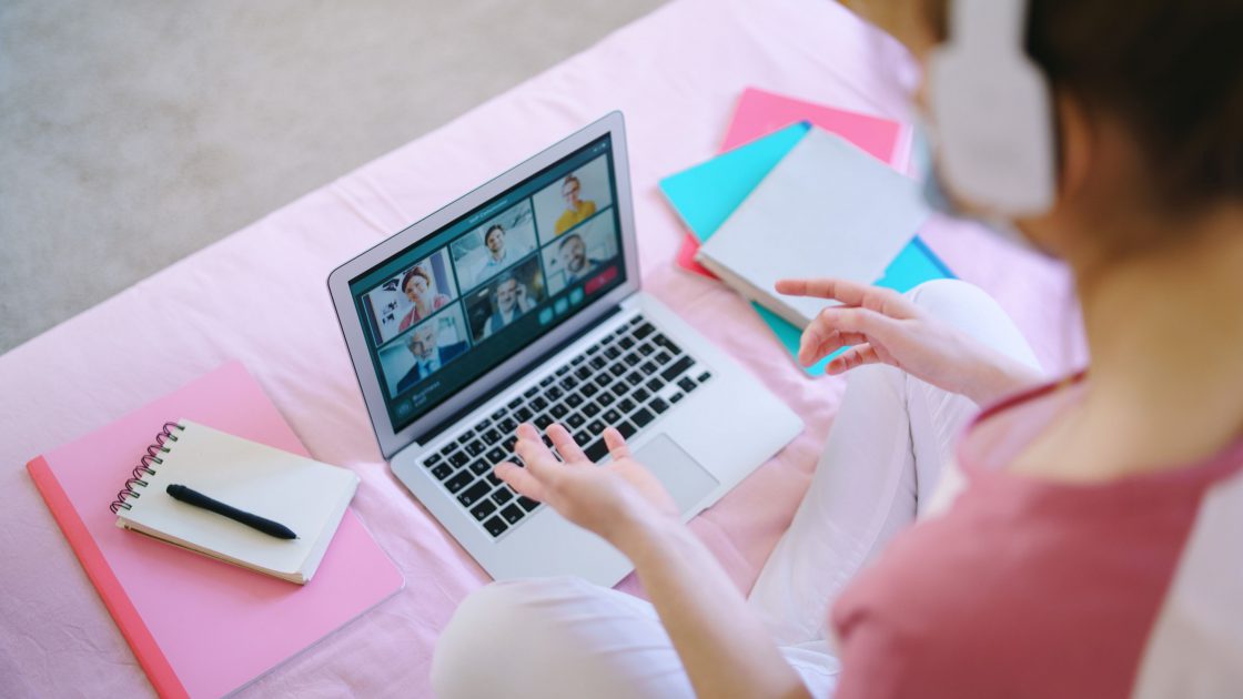online-event-tools-meetup_woman-at-computer