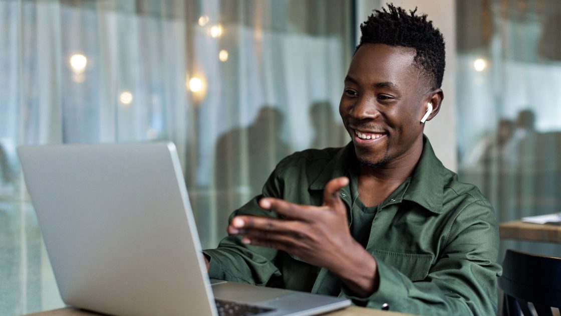 man-on-computer_how-to-make-real-connections