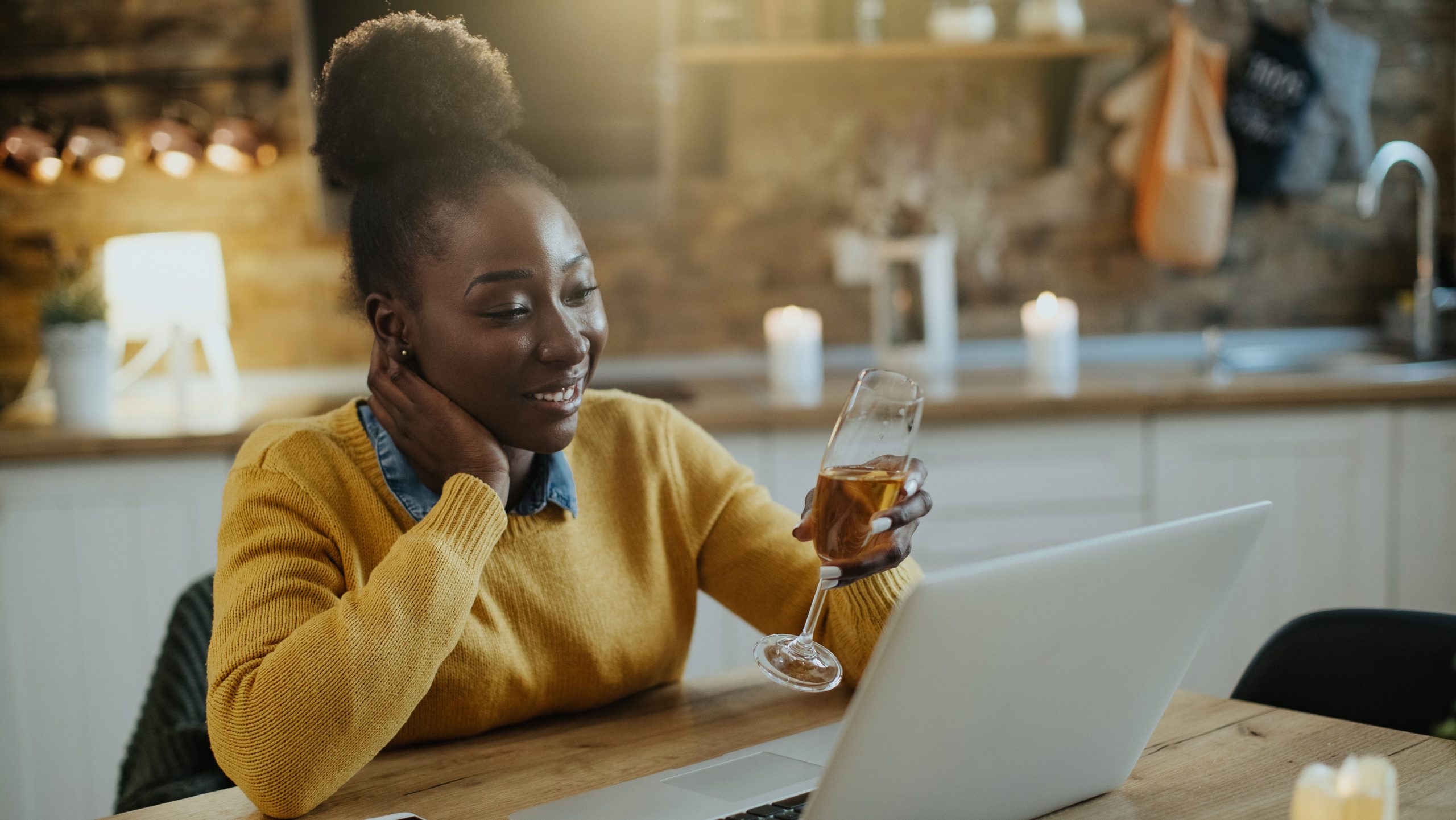 woman-chatting-on-Zoom-during-happy-hour_virtual-happy-hour