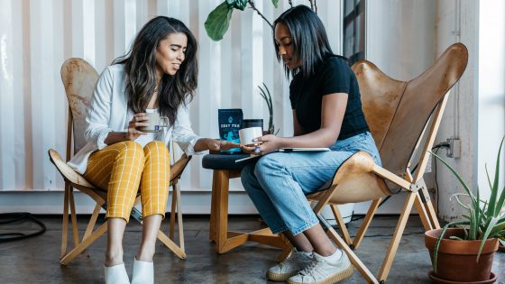 chatting-at-work_how-to-make-work-friends