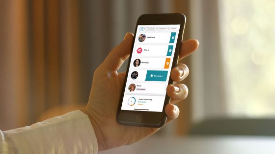 Organizer using Meetup for Organizers app on phone